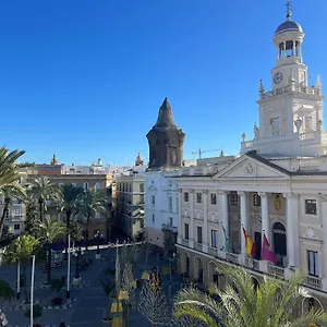 https://tico-la-plaza-con-terraza-mirador.hotelsincadiz.net