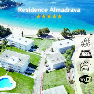 https://almadrava-beach.catalonia-hotels.com